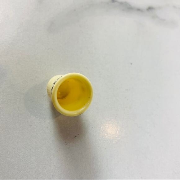 Vintage Suburban Cleaners Cream Plastic Thimble - Picture 4 of 4